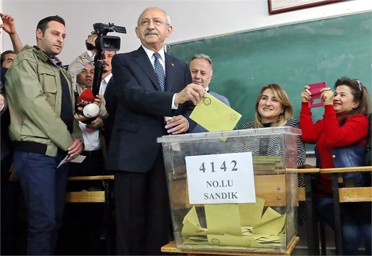 Siyasiler referandumda böyle oy kullandılar