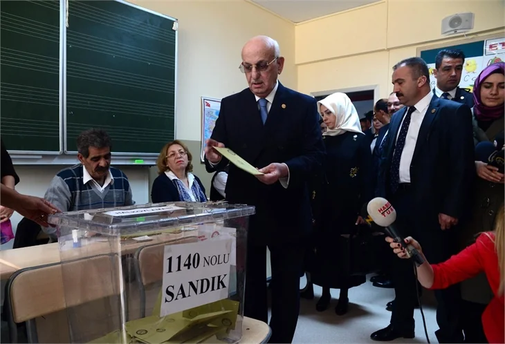 Siyasiler referandumda böyle oy kullandılar