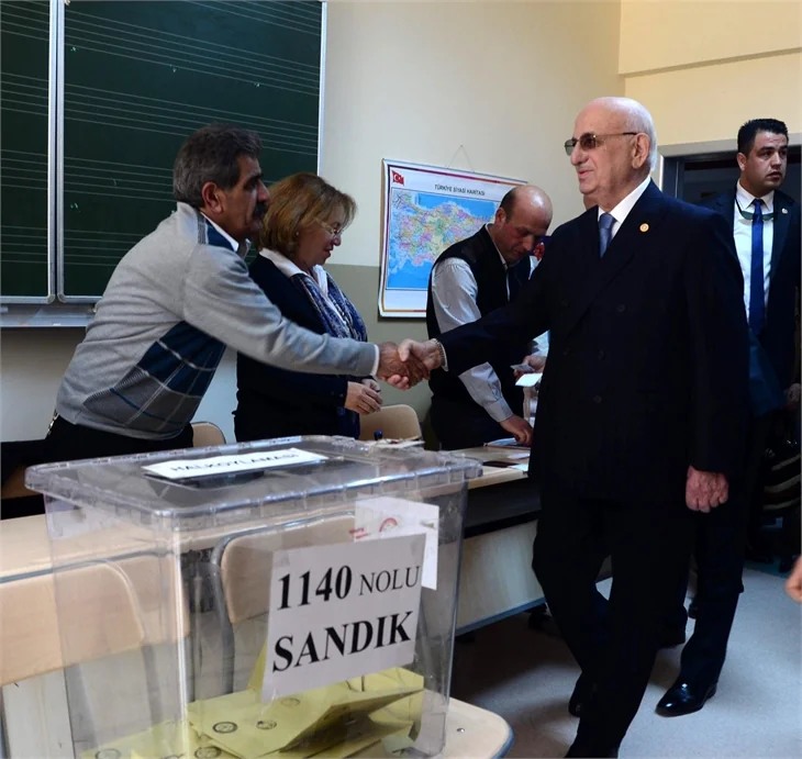 Siyasiler referandumda böyle oy kullandılar
