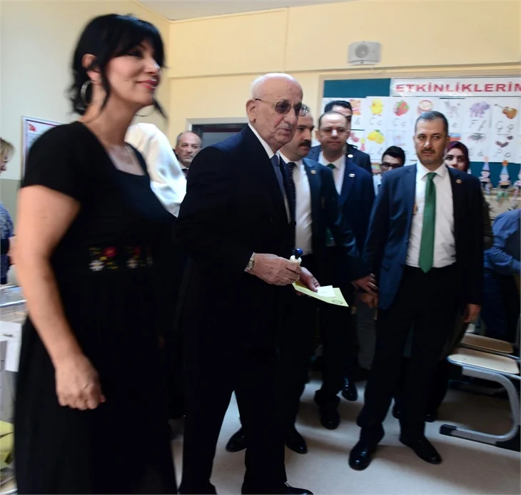 Siyasiler referandumda böyle oy kullandılar