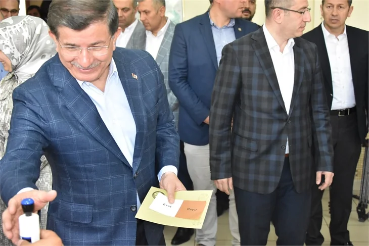 Siyasiler referandumda böyle oy kullandılar