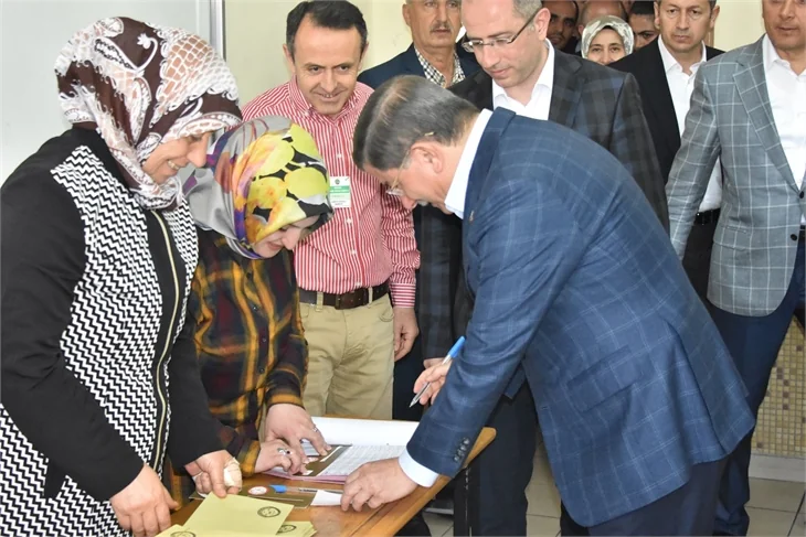 Siyasiler referandumda böyle oy kullandılar