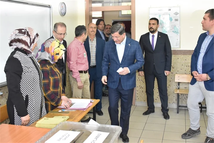 Siyasiler referandumda böyle oy kullandılar