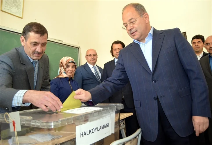 Siyasiler referandumda böyle oy kullandılar