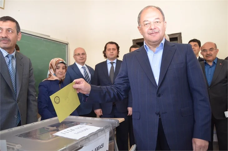 Siyasiler referandumda böyle oy kullandılar