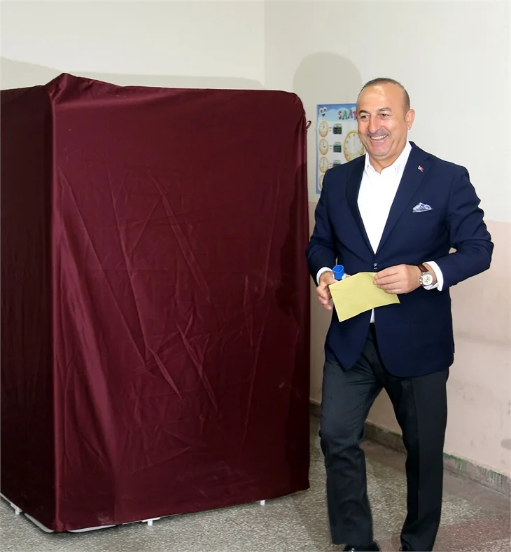 Siyasiler referandumda böyle oy kullandılar
