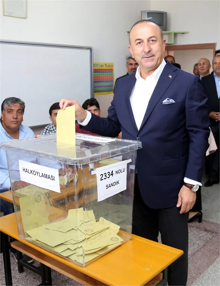 Siyasiler referandumda böyle oy kullandılar