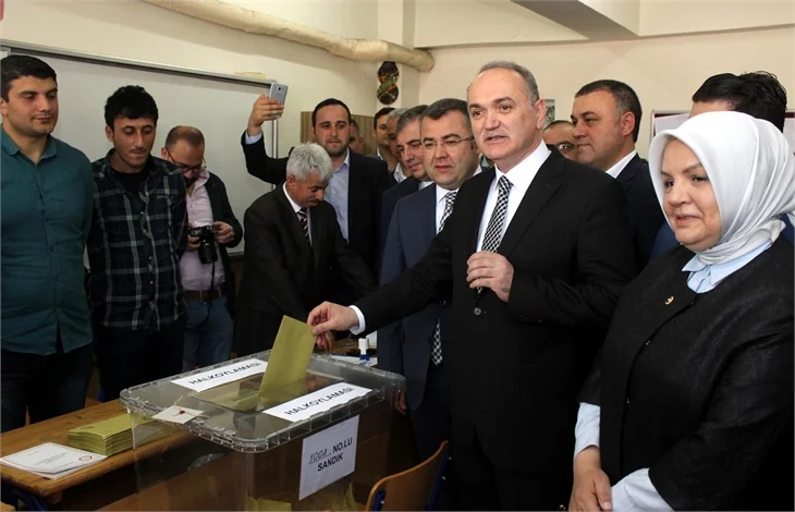 Siyasiler referandumda böyle oy kullandılar