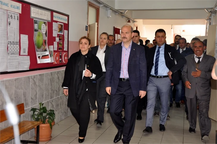 Siyasiler referandumda böyle oy kullandılar