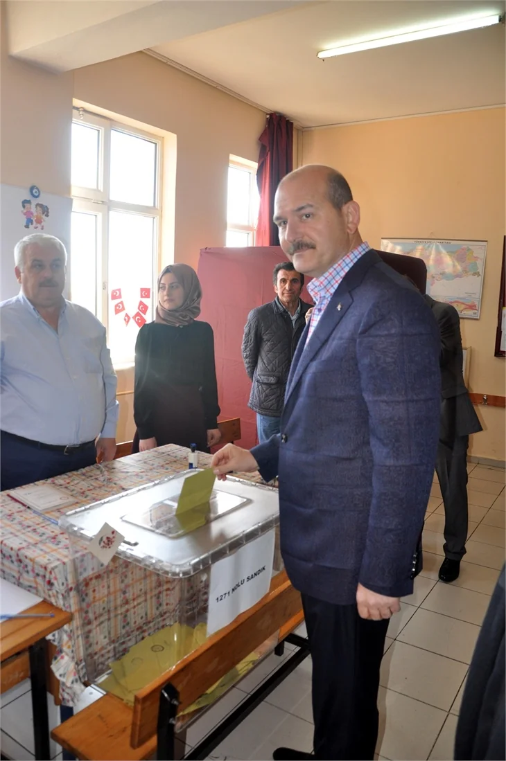 Siyasiler referandumda böyle oy kullandılar