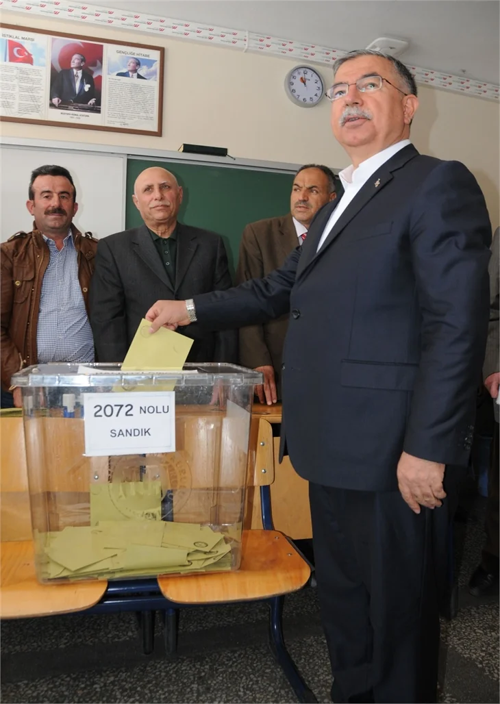 Siyasiler referandumda böyle oy kullandılar