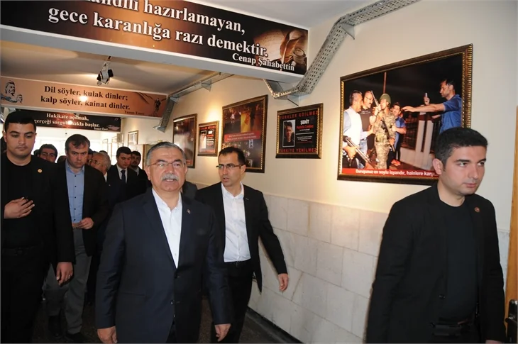 Siyasiler referandumda böyle oy kullandılar