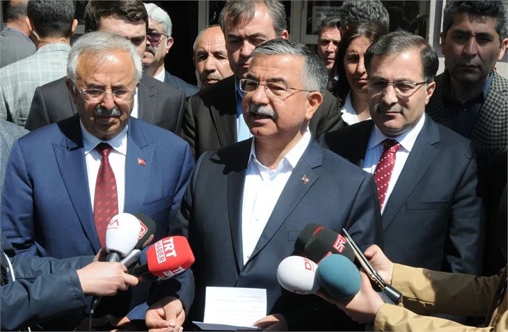 Siyasiler referandumda böyle oy kullandılar