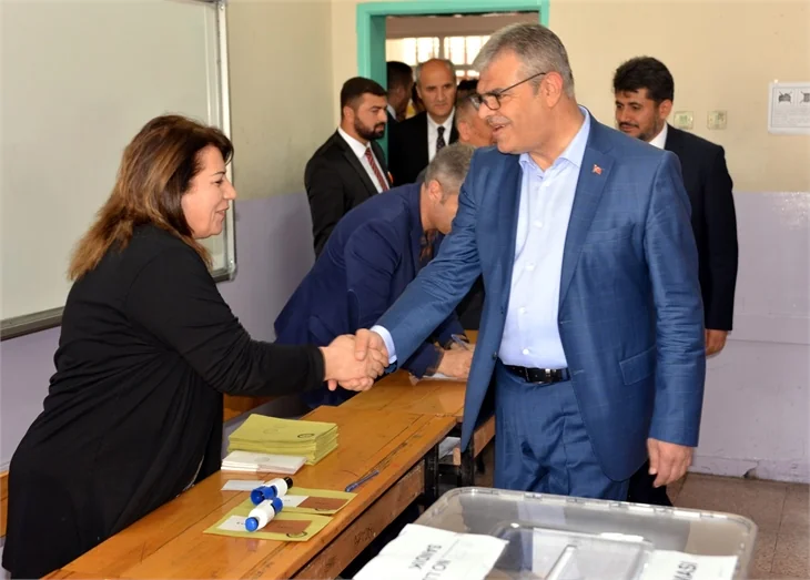 Siyasiler referandumda böyle oy kullandılar