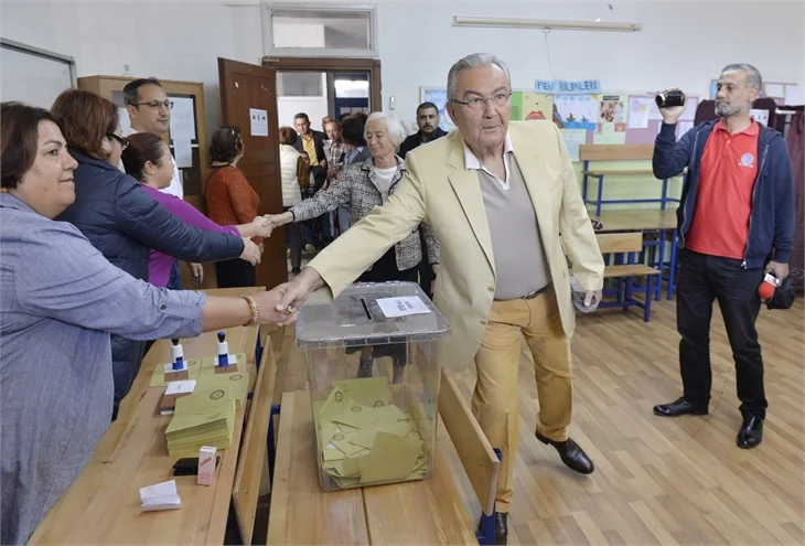 Siyasiler referandumda böyle oy kullandılar
