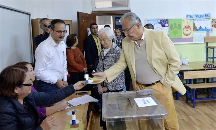 Siyasiler referandumda böyle oy kullandılar
