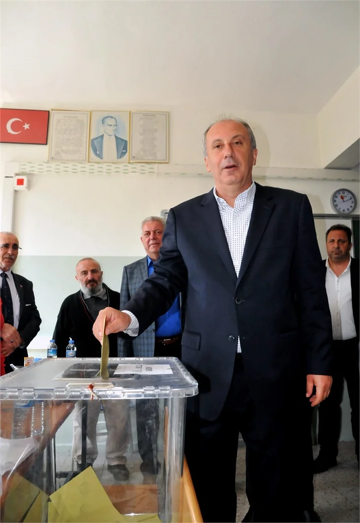 Siyasiler referandumda böyle oy kullandılar