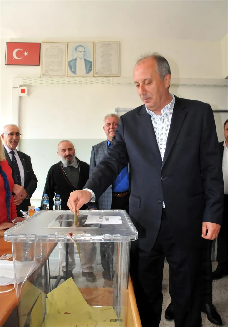 Siyasiler referandumda böyle oy kullandılar