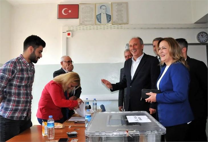 Siyasiler referandumda böyle oy kullandılar