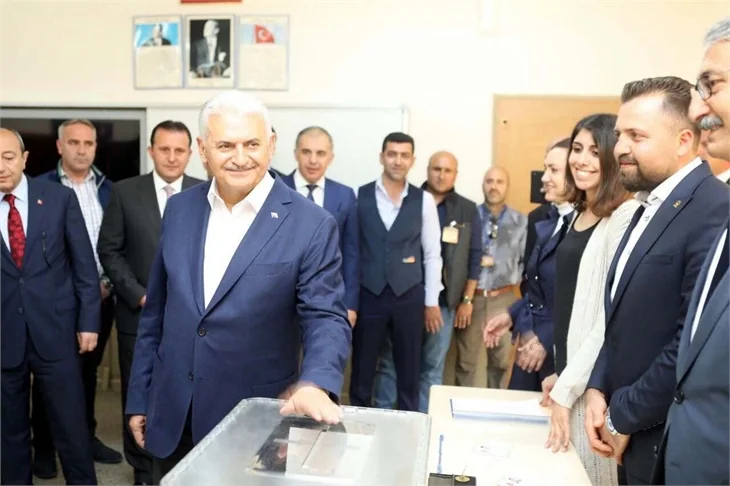 Siyasiler referandumda böyle oy kullandılar