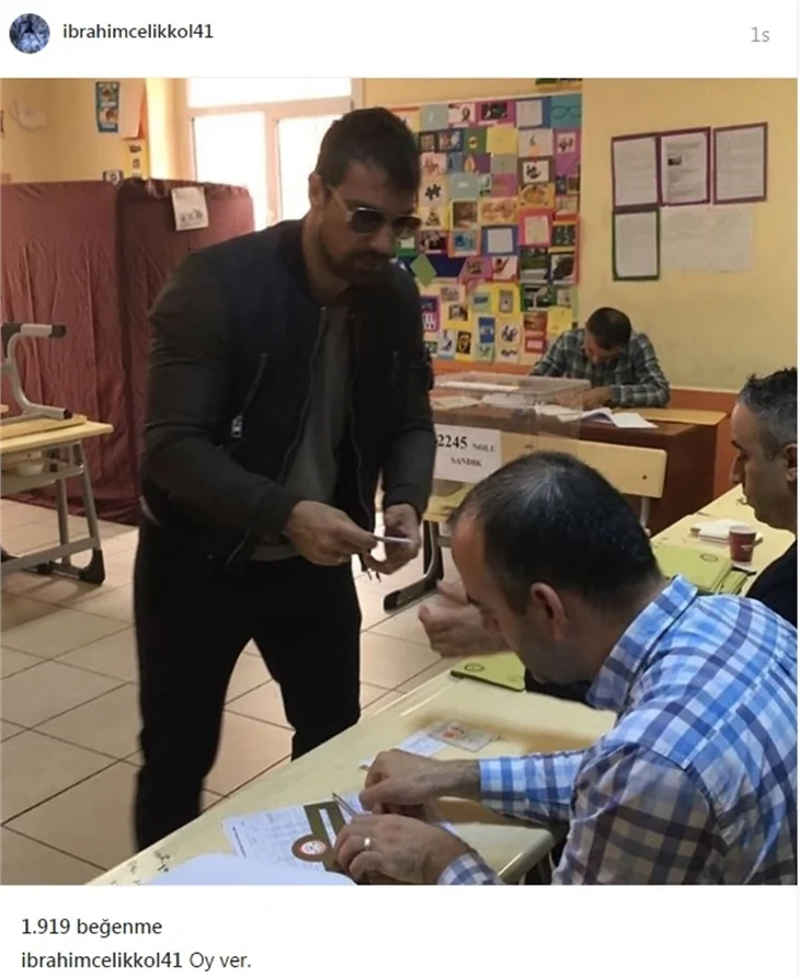 Ünlüler referandumda sandık başında...