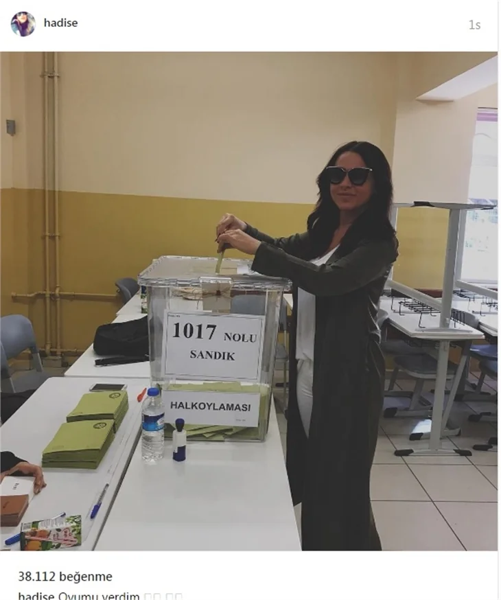 Ünlüler referandumda sandık başında...