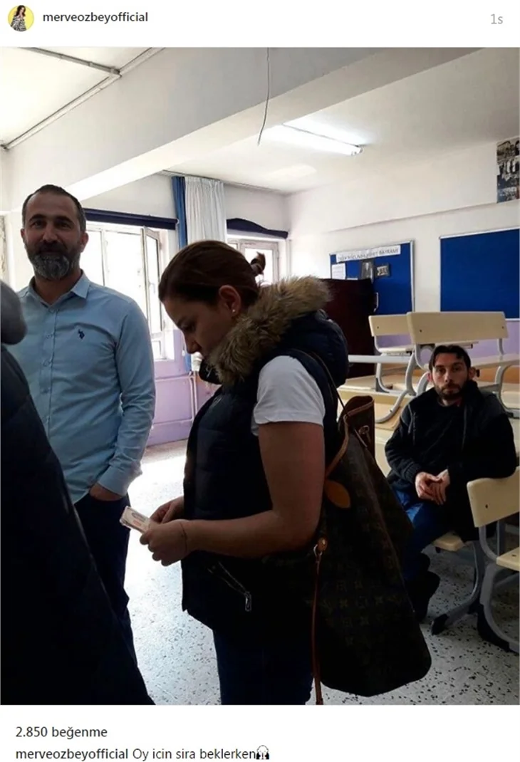 Ünlüler referandumda sandık başında...