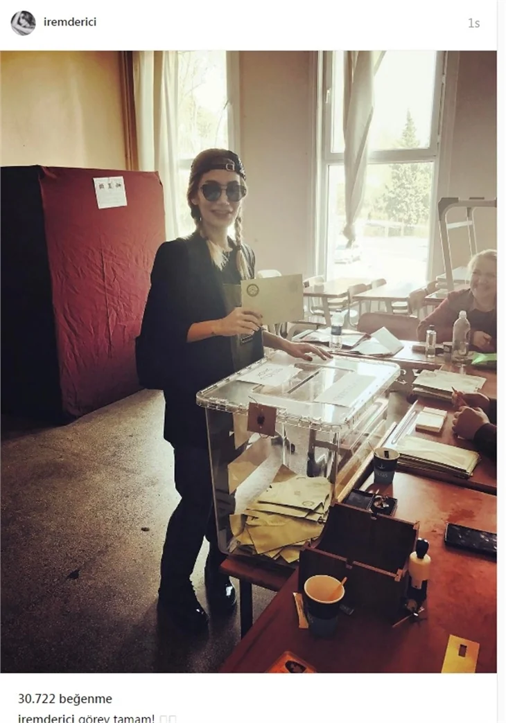 Ünlüler referandumda sandık başında...