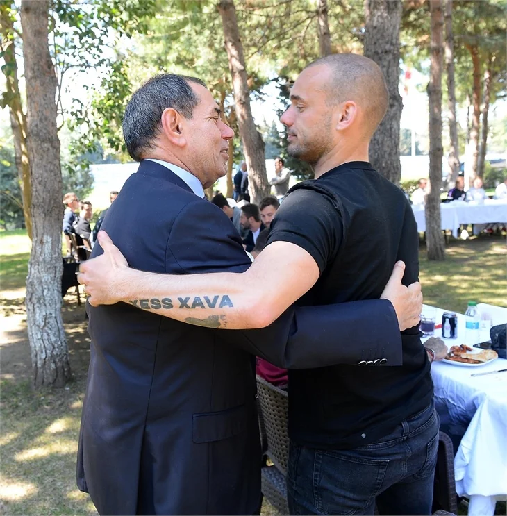 Podolski'den "Nusret taklidi"
