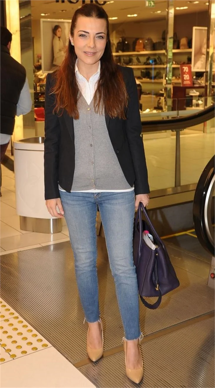 Burcu Kara'nın karnı belirginleşti
