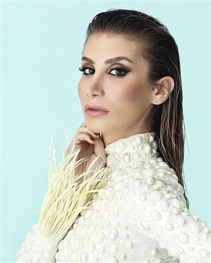 İrem Derici'den 14 saatte 'Tektaş' rekoru