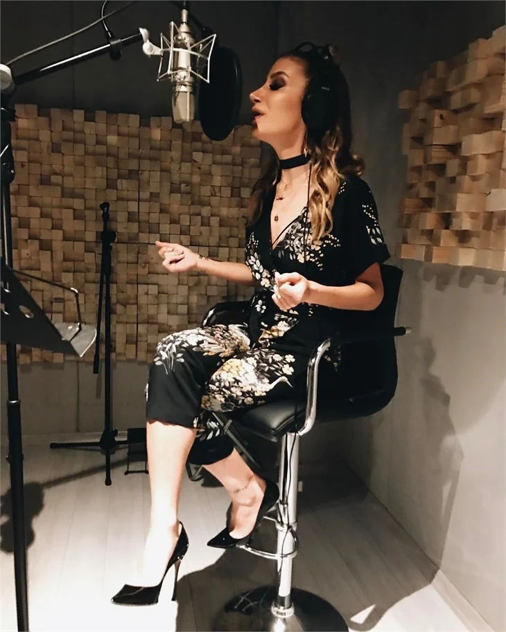 İrem Derici'den 14 saatte 'Tektaş' rekoru