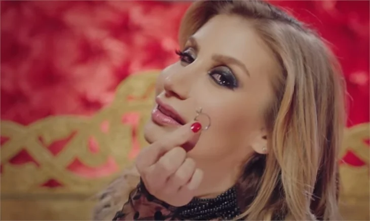 İrem Derici'den 14 saatte 'Tektaş' rekoru