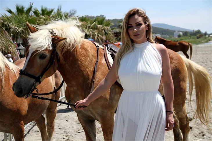 Sırp popçu Ana Kokiç, Alanya'da klip çekti