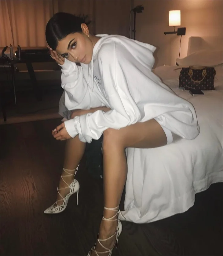 Kylie Jenner'dan olay banyo pozları!