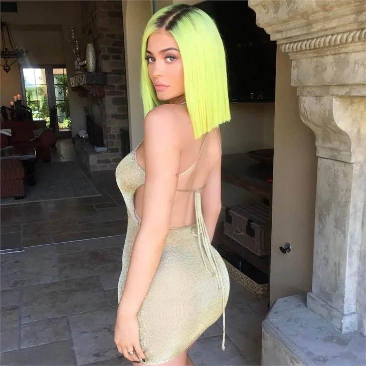 Kylie Jenner'dan olay banyo pozları!