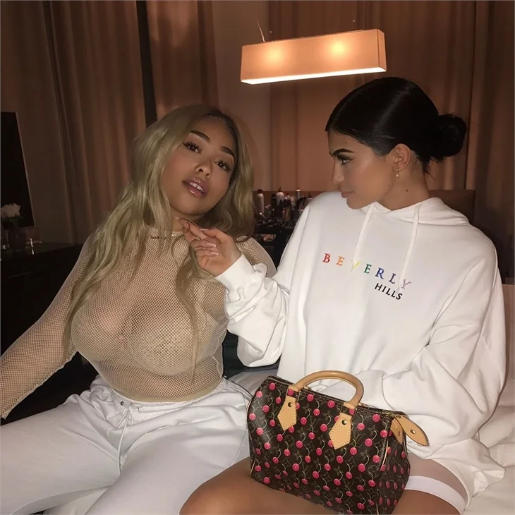 Kylie Jenner'dan olay banyo pozları!