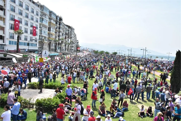 Tüm Türkiye'de 1 Mayıs coşkusu