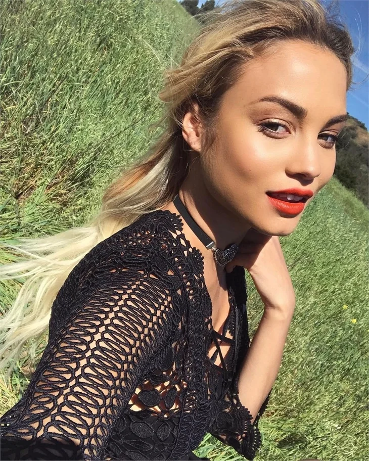 Rose Bertram'dan olay yaratan paylaşımlar