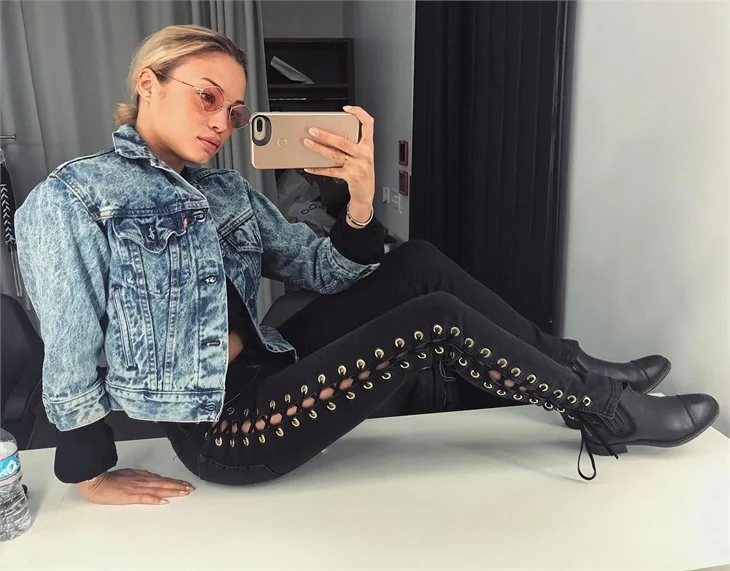 Rose Bertram'dan olay yaratan paylaşımlar