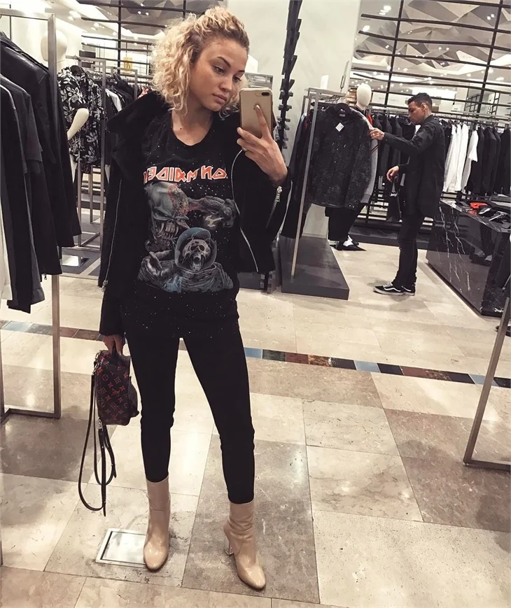 Rose Bertram'dan olay yaratan paylaşımlar