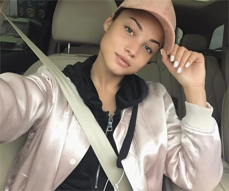 Rose Bertram'dan olay yaratan paylaşımlar