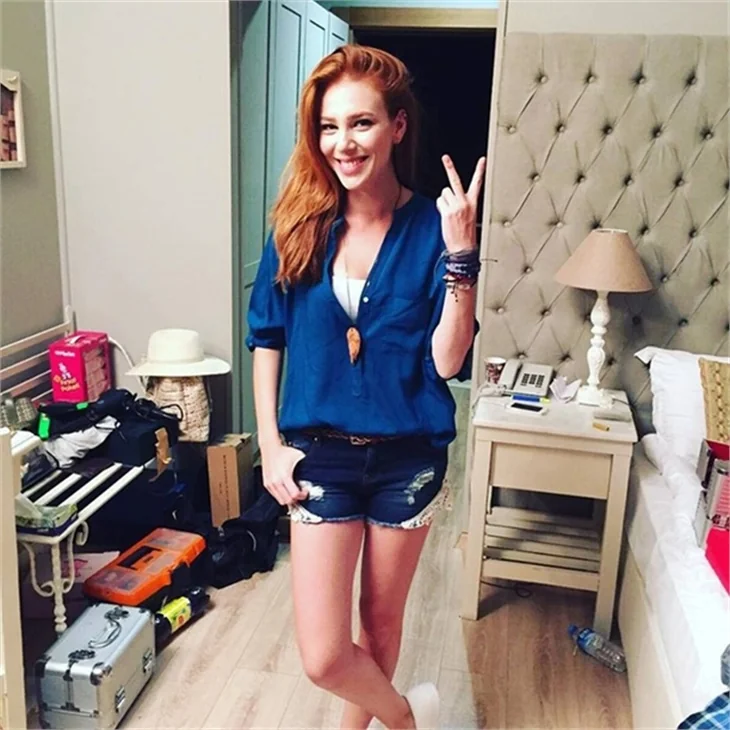 Elçin Sangu 800 bin TL'lik evini sanat merkezine çevirdi!
