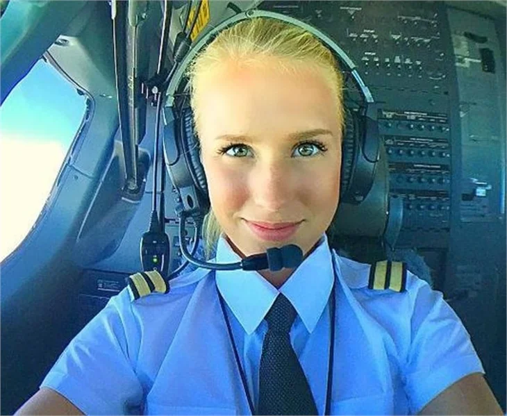 Güzel pilot, fenomen oldu!