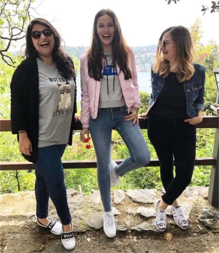 Fahriye Evcen üniversite arkadaşlarıyla buluştu