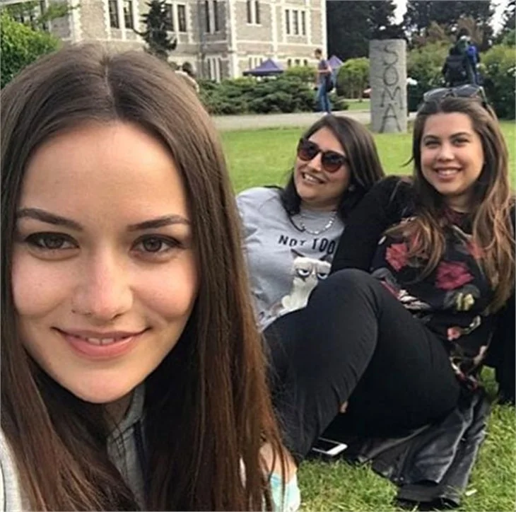 Fahriye Evcen üniversite arkadaşlarıyla buluştu