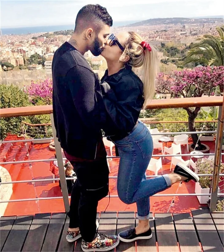 Yıldız futbolcuyu Gabriel Barbosa kaptı!