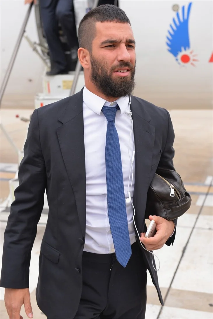 Arda Turan ile Yağmur Ünal aşk mı yaşıyor?
