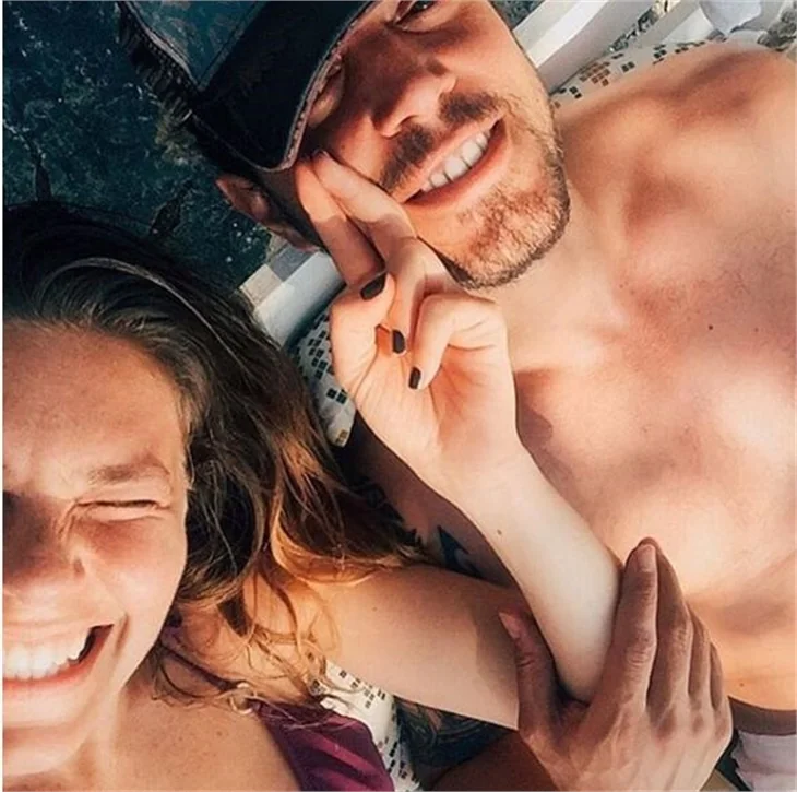 Aslı Enver'e Murat Boz'suz sürpriz parti