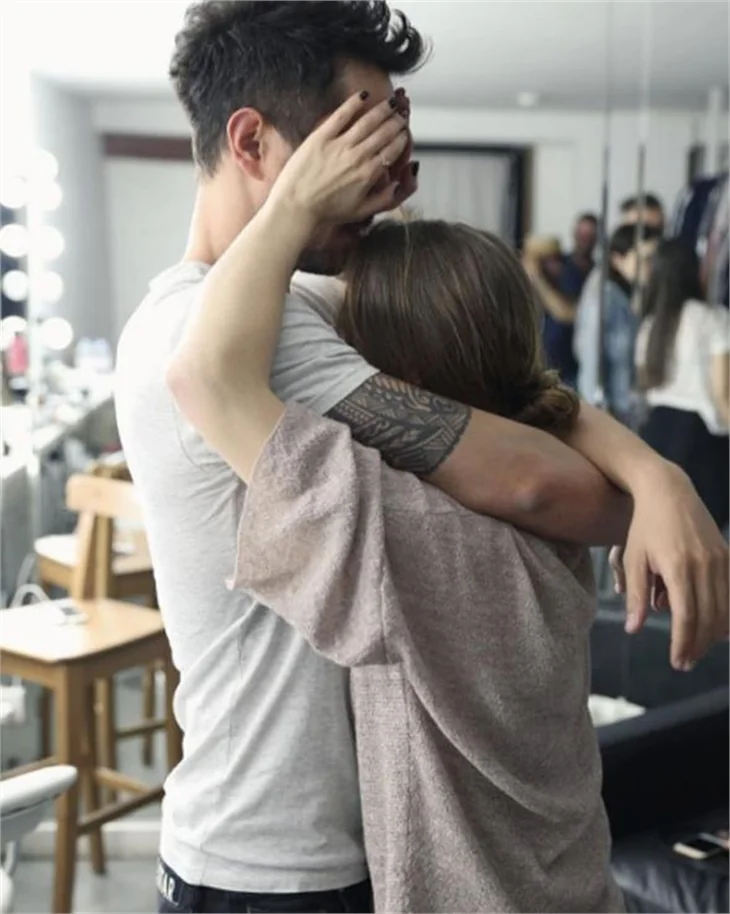 Aslı Enver'e Murat Boz'suz sürpriz parti